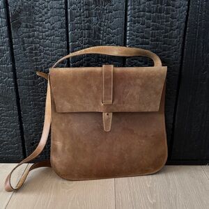 Equal Uprise_Classic Brown Leather Bag